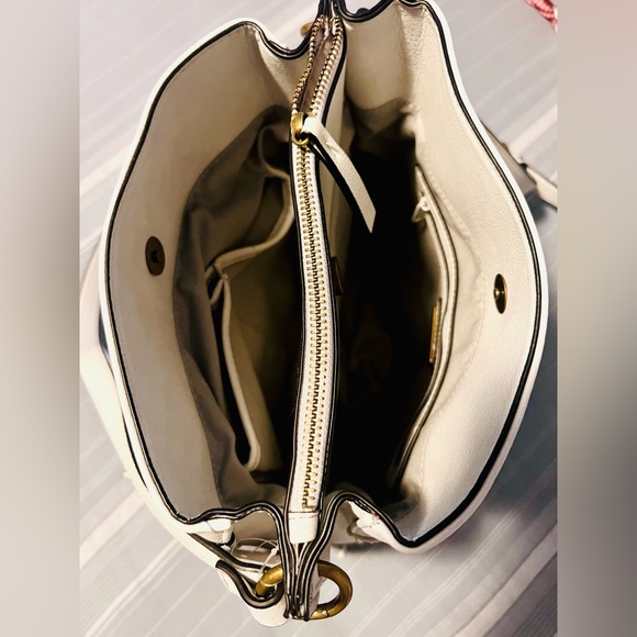 Rosetti Ashley Crossbody Bag - Picture 3 of 5